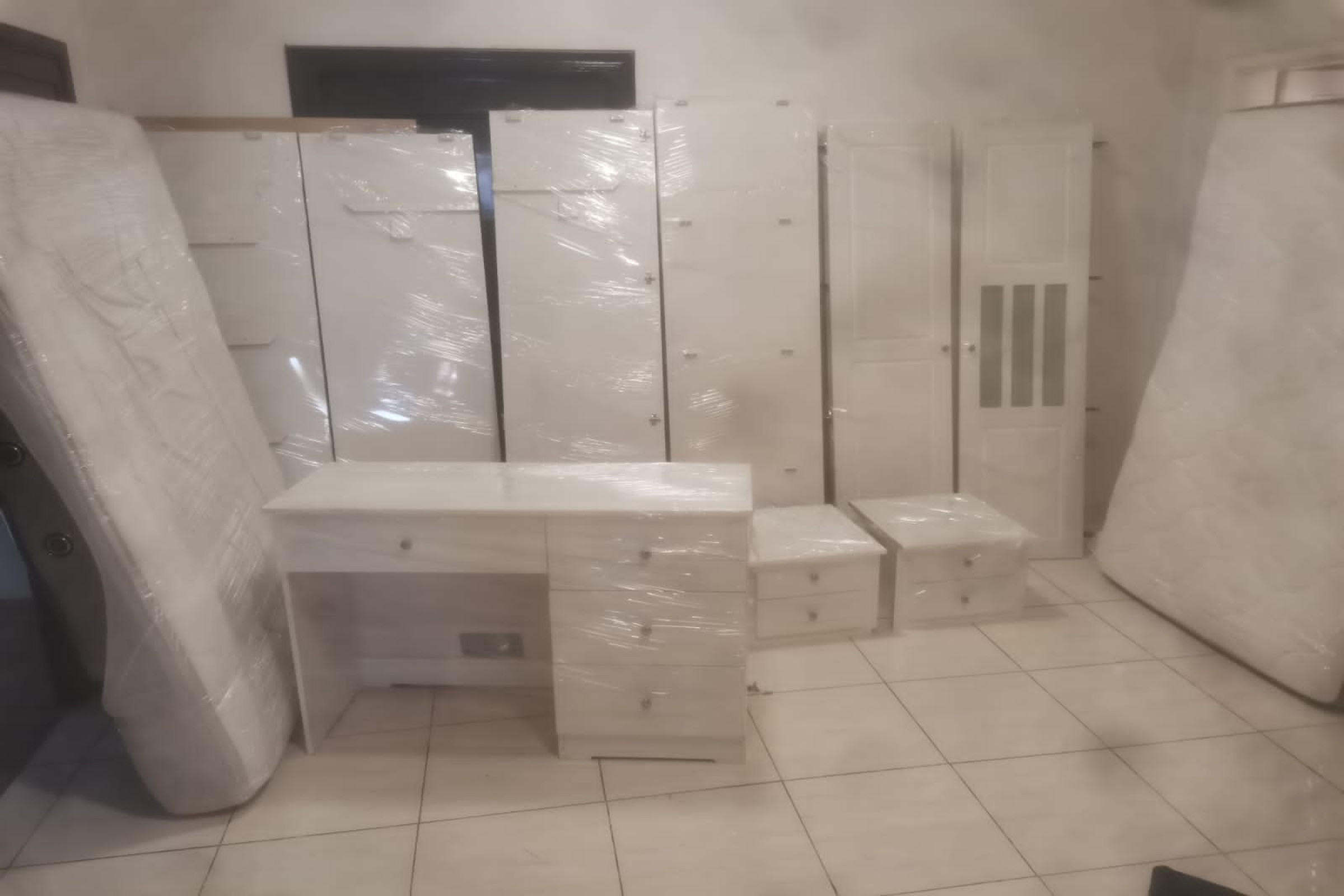 عملية تغليف الأثاث